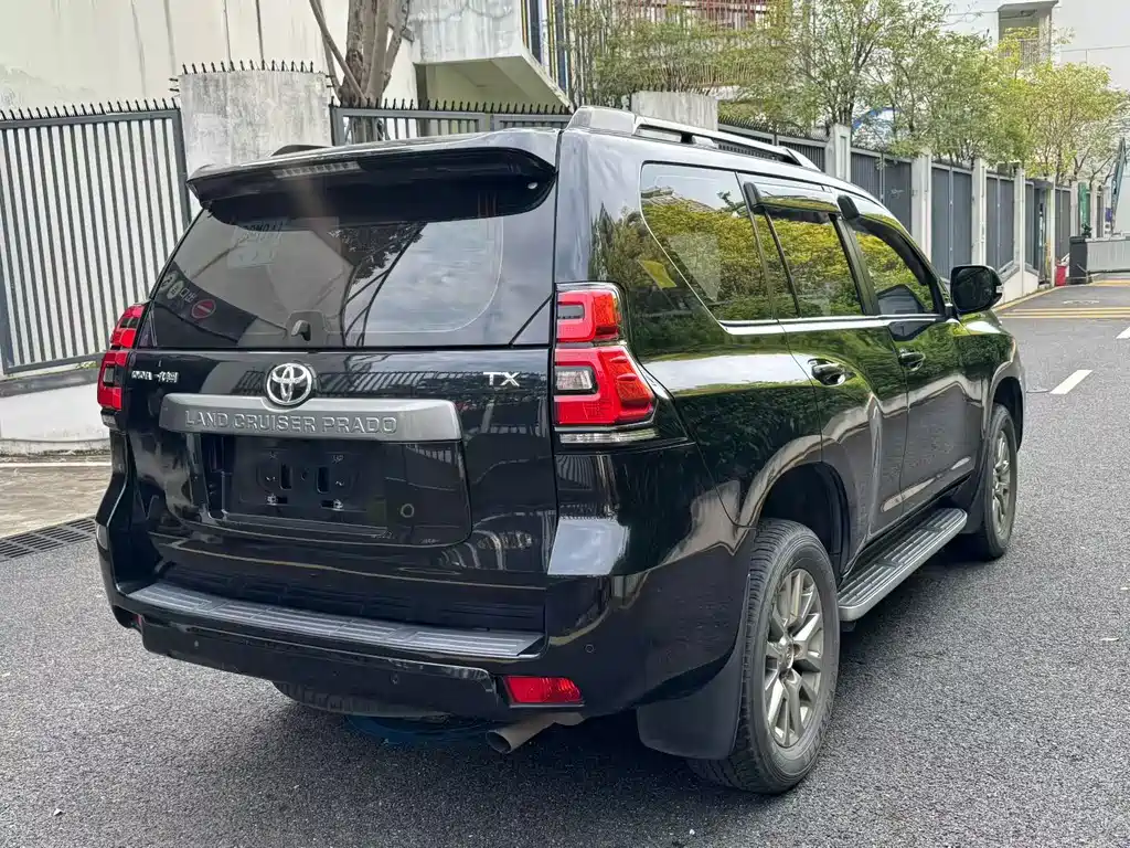 Toyota Prado — фото 4