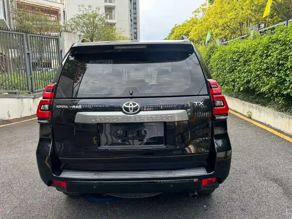 Toyota Prado — фото 5