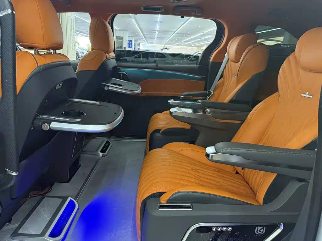 Toyota Granvia — фото 11