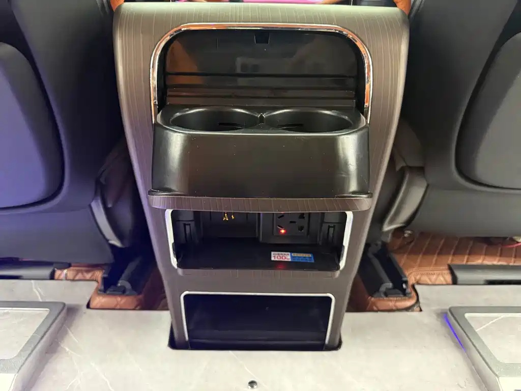 Toyota Granvia — фото 18