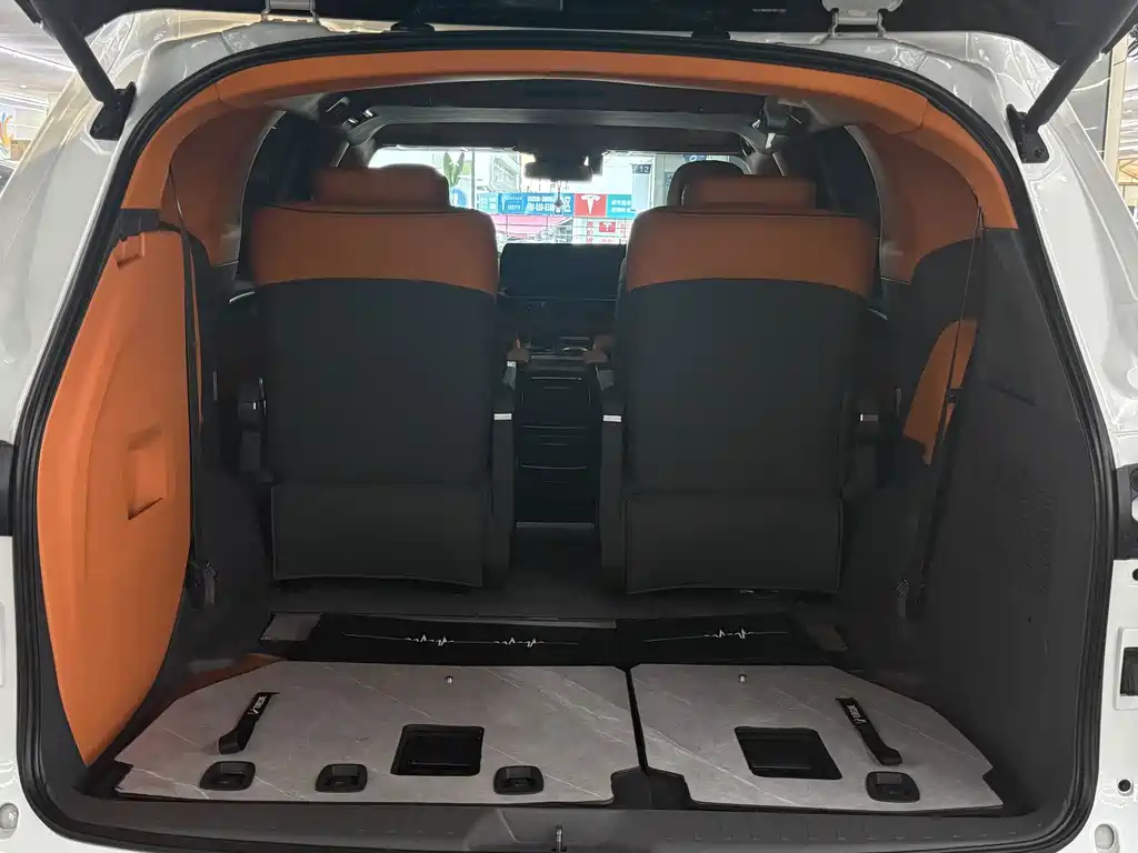 Toyota Granvia — фото 19