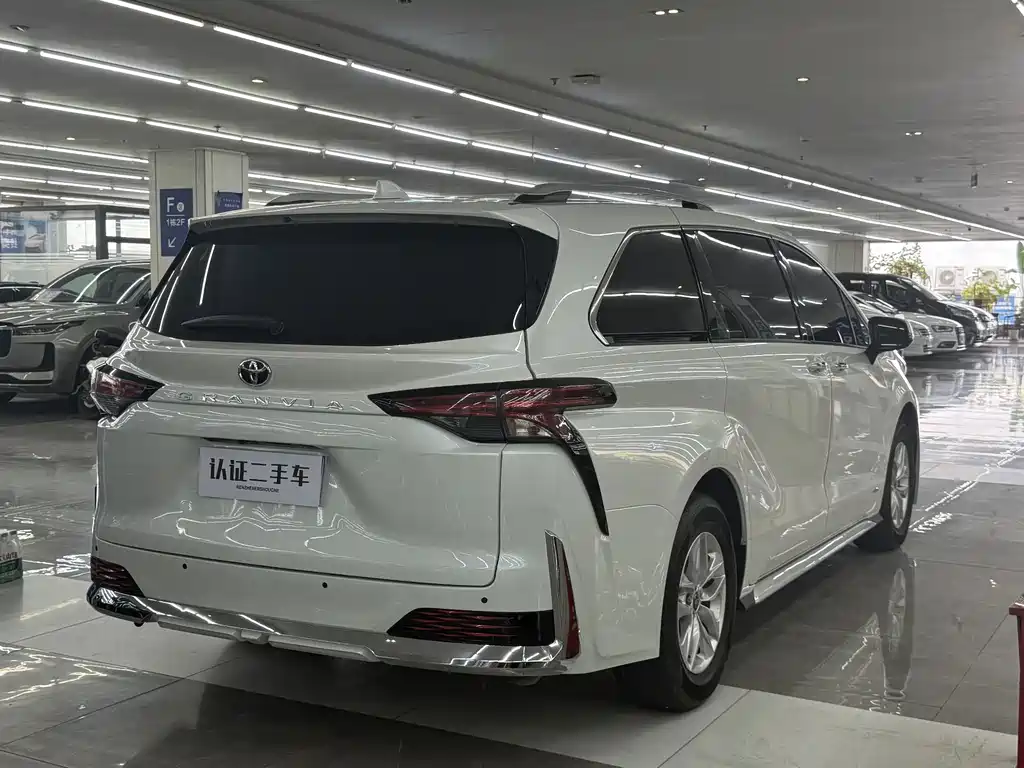 Toyota Granvia — фото 22