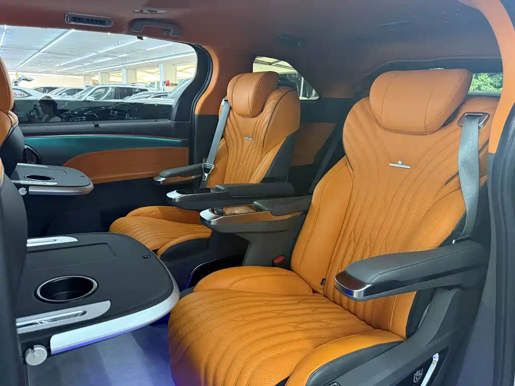 Toyota Granvia — фото 8