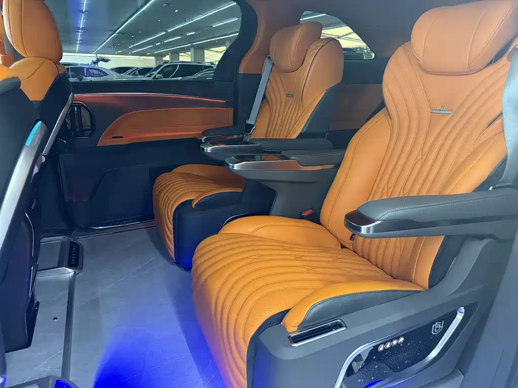 Toyota Granvia — фото 10