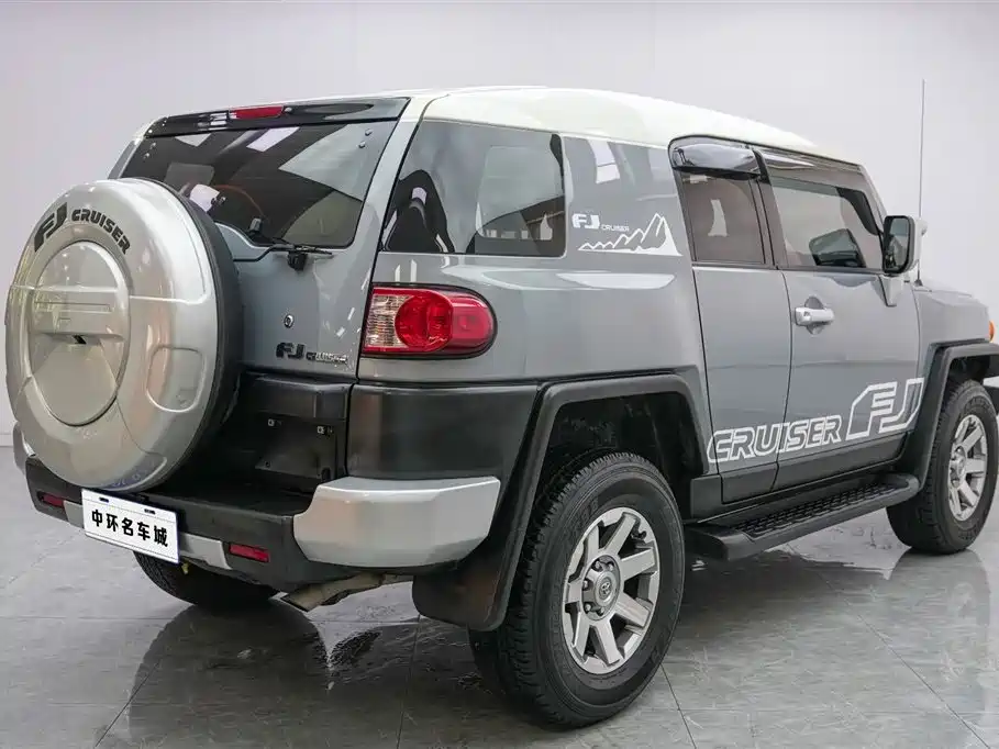 Toyota FJ Cruiser — фото 16