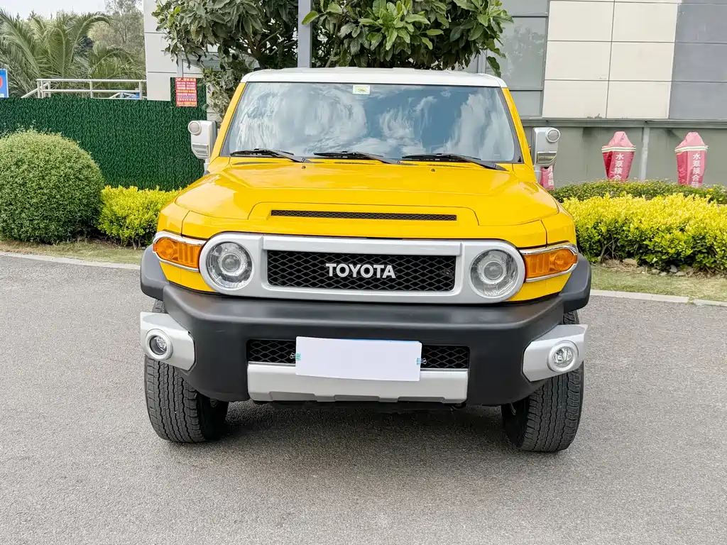 Toyota FJ Cruiser — фото 2