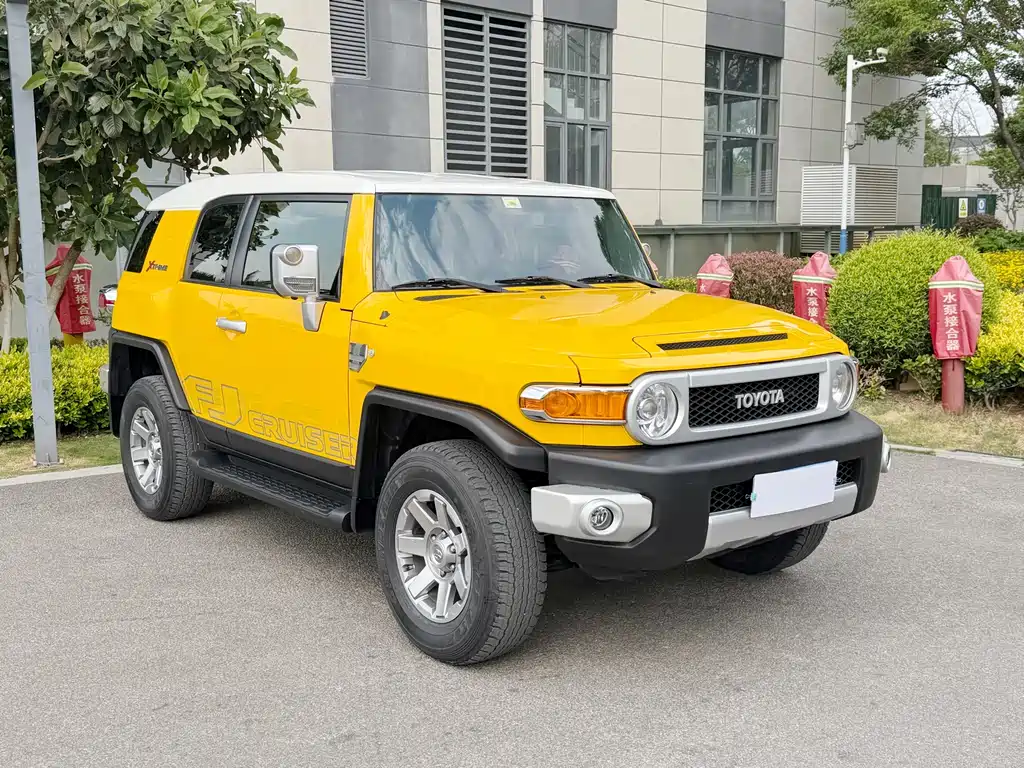 Toyota FJ Cruiser — фото 3