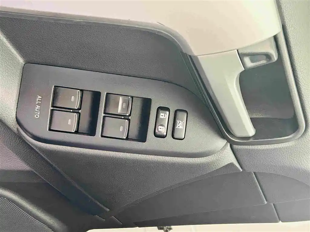 Toyota Prado — фото 18