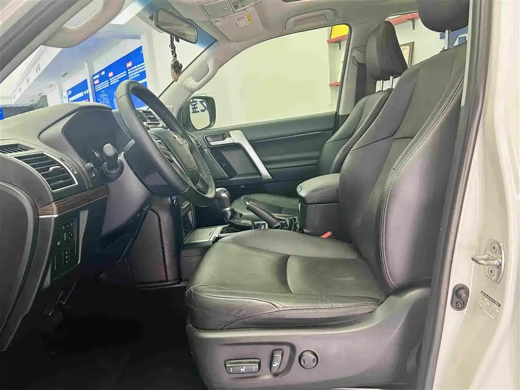 Toyota Prado — фото 19