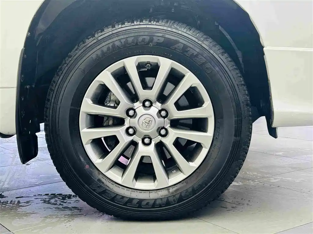 Toyota Prado — фото 10