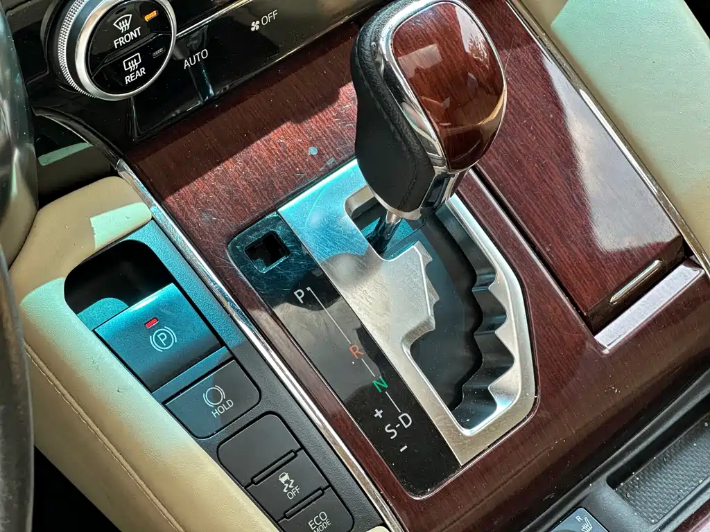 Toyota Alphard — фото 17