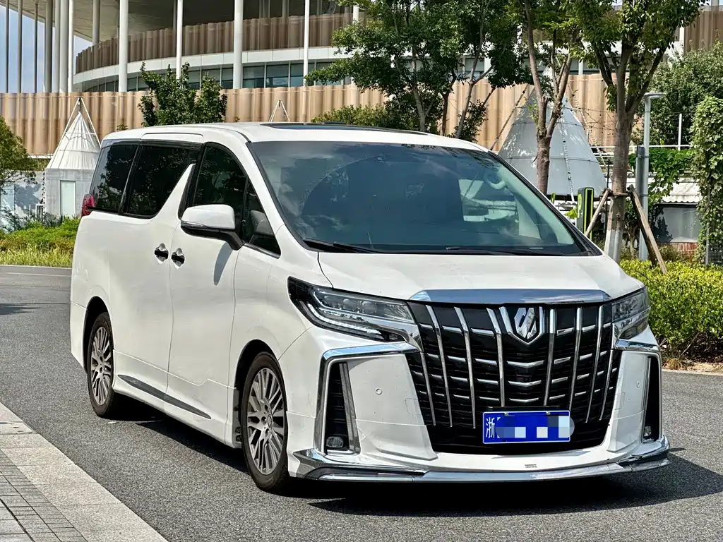 Toyota Alphard — фото 3