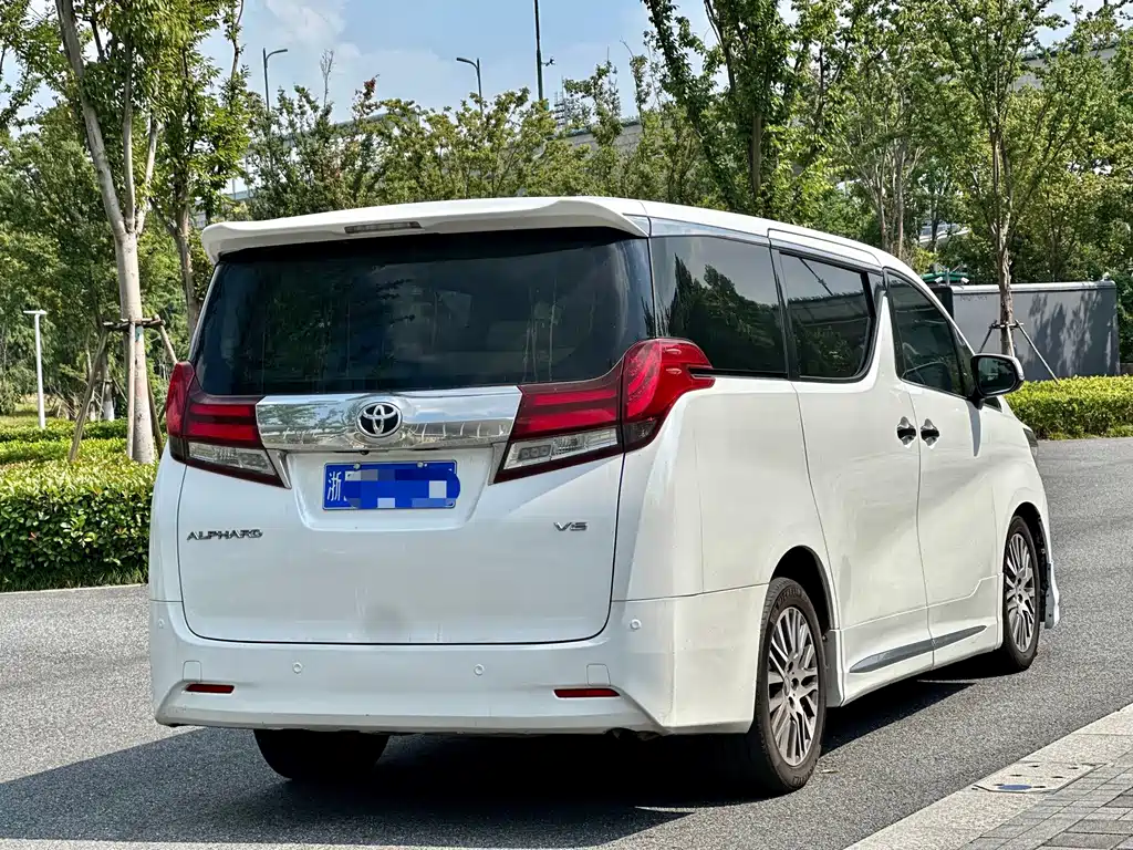 Toyota Alphard — фото 6