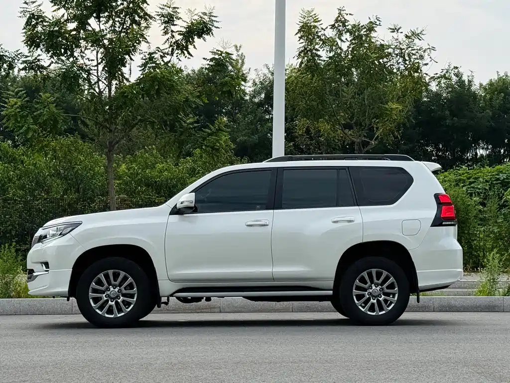 Toyota Prado — фото 3