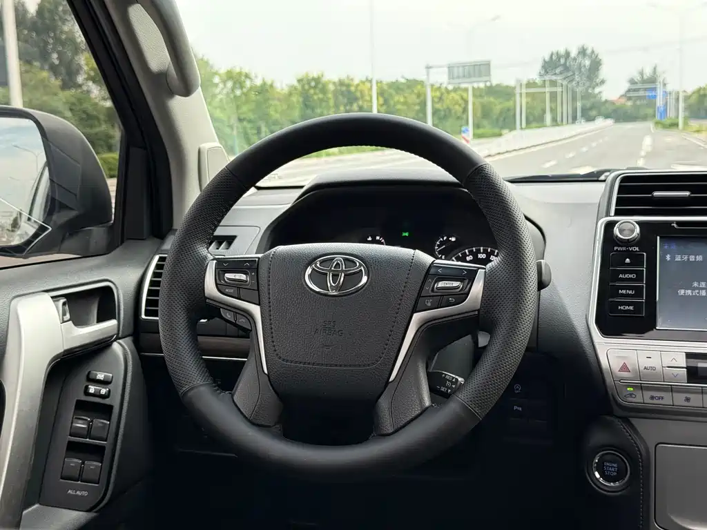 Toyota Prado — фото 9