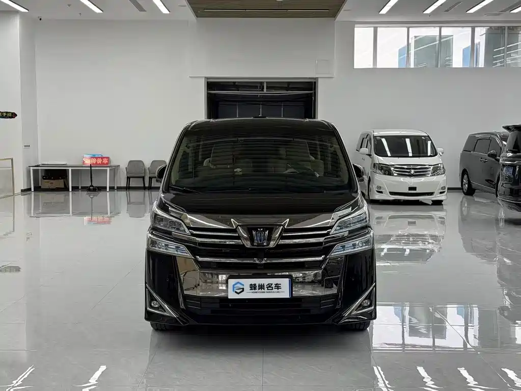 Toyota Vellfire — фото 2