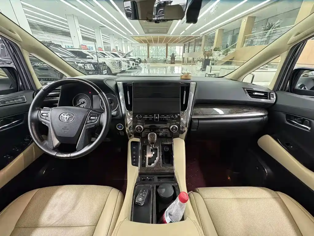 Toyota Vellfire — фото 6