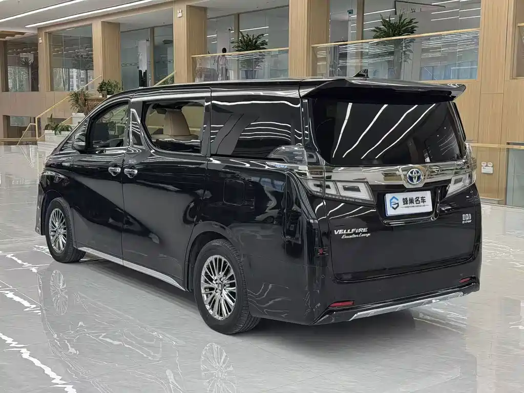 Toyota Vellfire — фото 8