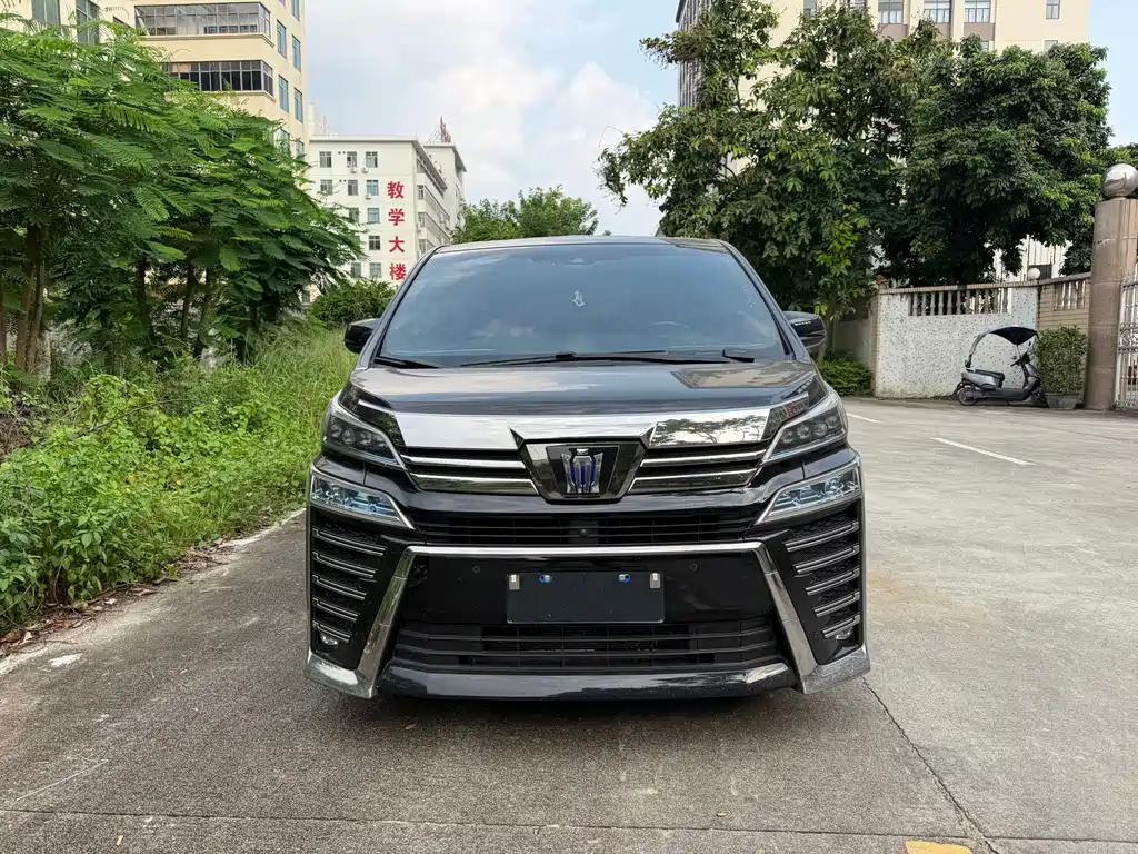 Toyota Vellfire — фото 2