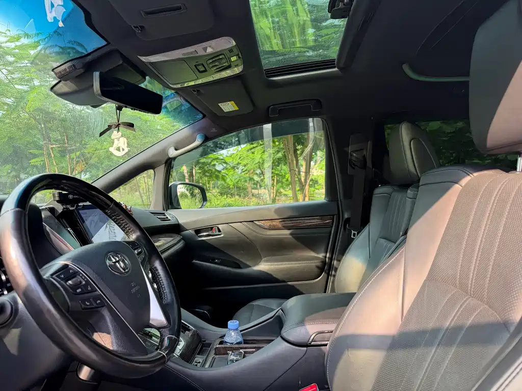 Toyota Vellfire — фото 11