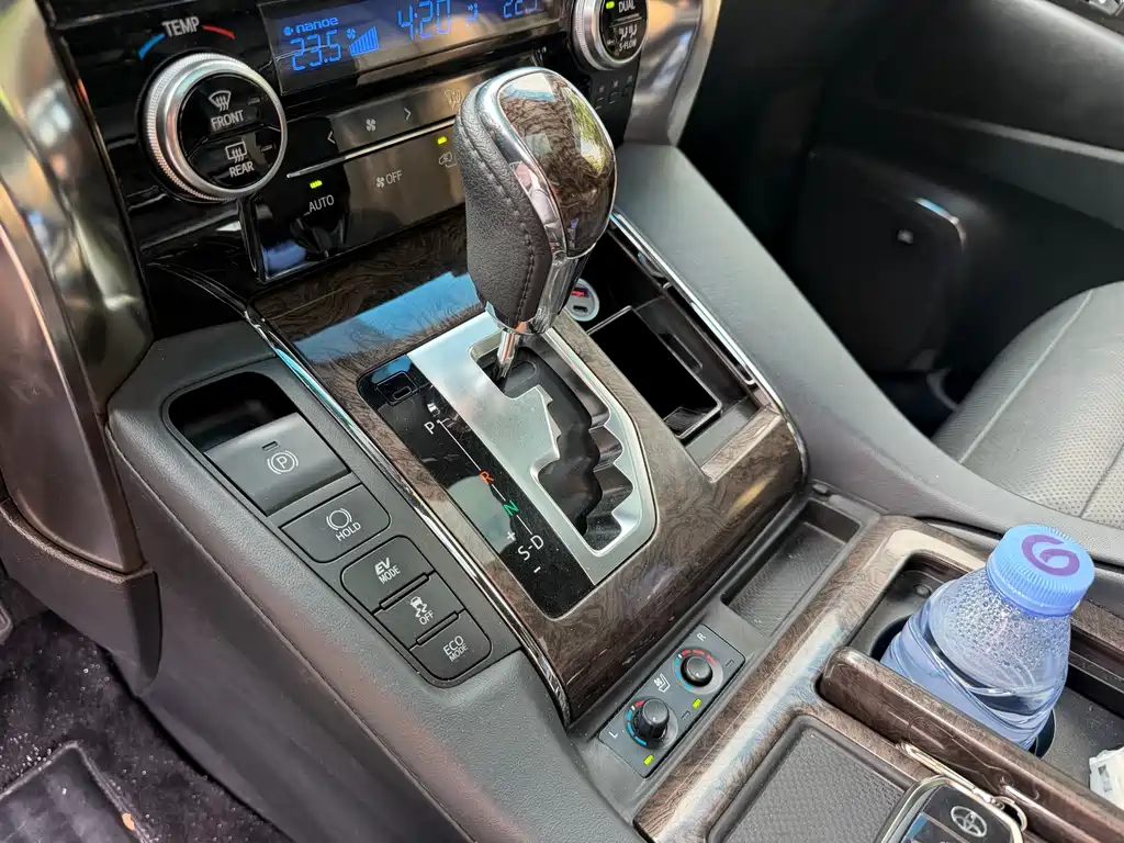 Toyota Vellfire — фото 13