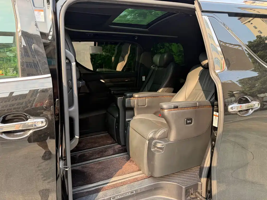 Toyota Vellfire — фото 14
