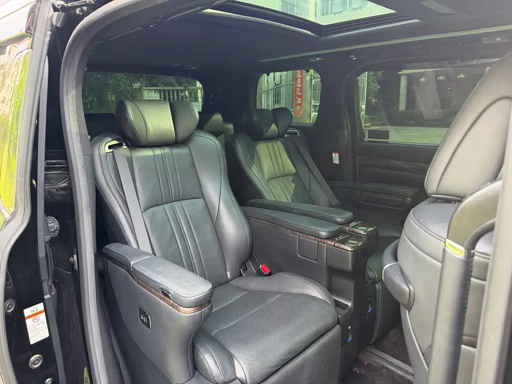 Toyota Vellfire — фото 19