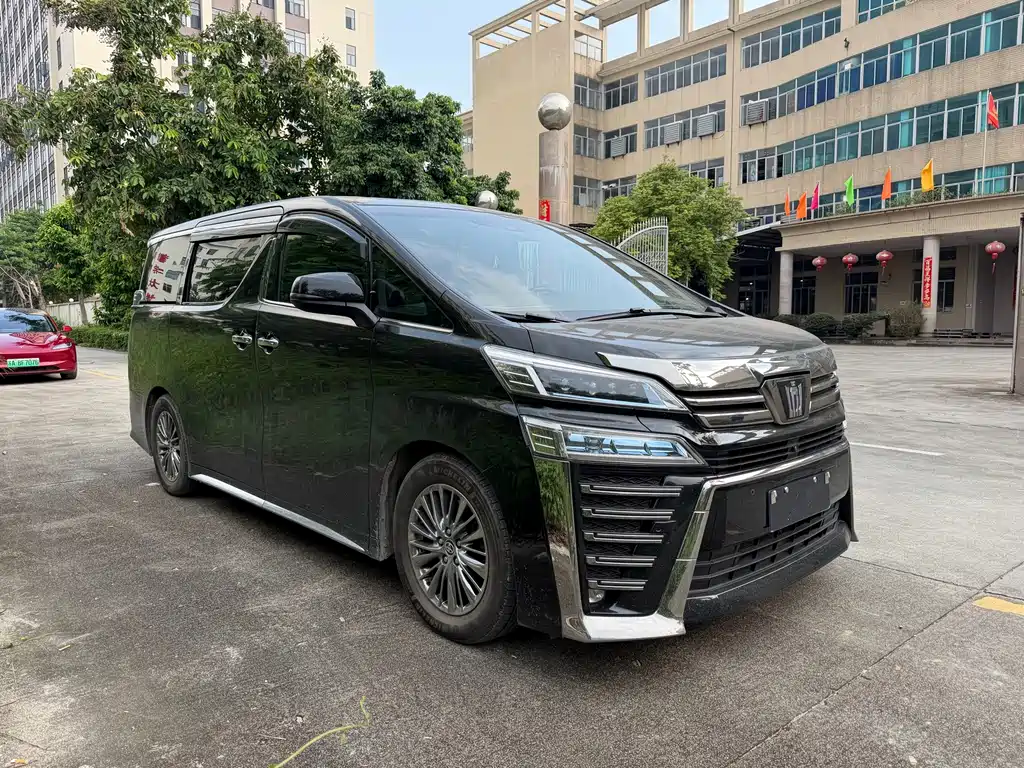 Toyota Vellfire — фото 3