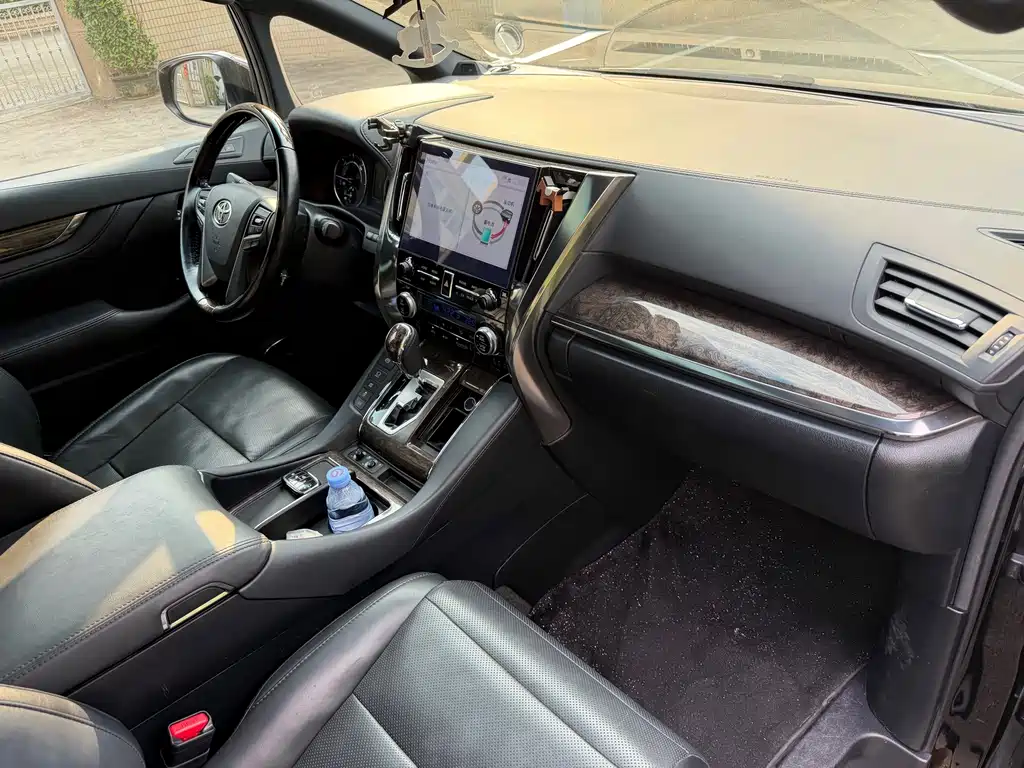 Toyota Vellfire — фото 21