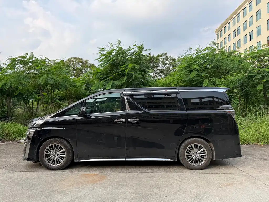 Toyota Vellfire — фото 4