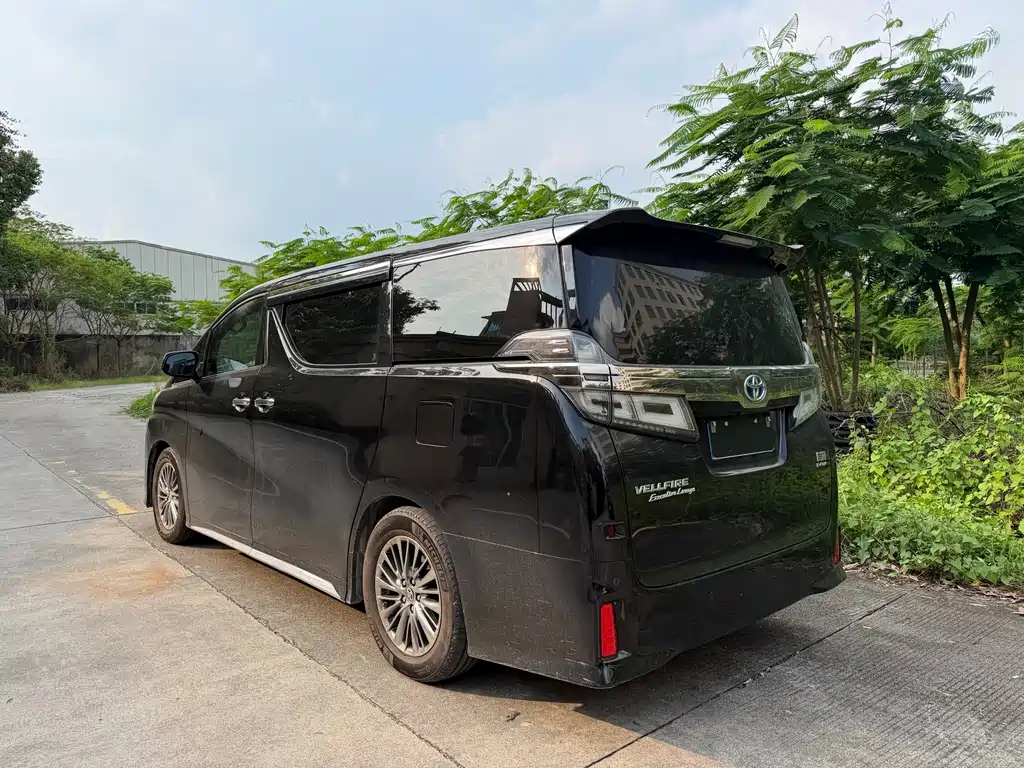 Toyota Vellfire — фото 5