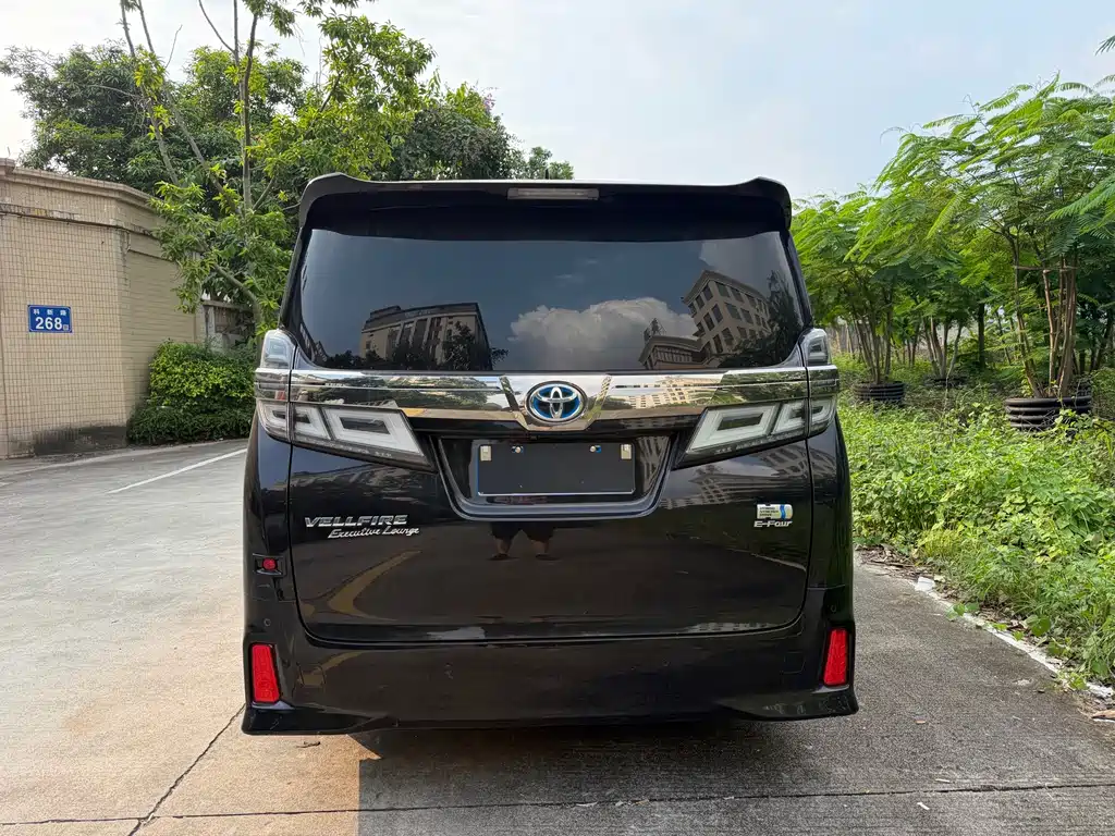 Toyota Vellfire — фото 6