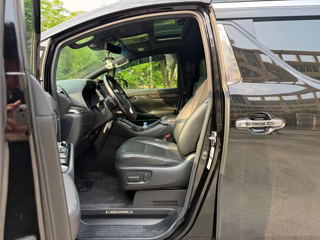 Toyota Vellfire — фото 10