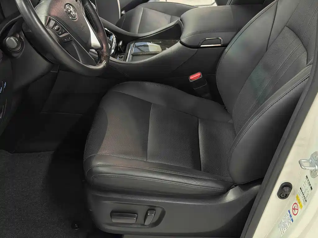 Toyota Alphard — фото 17