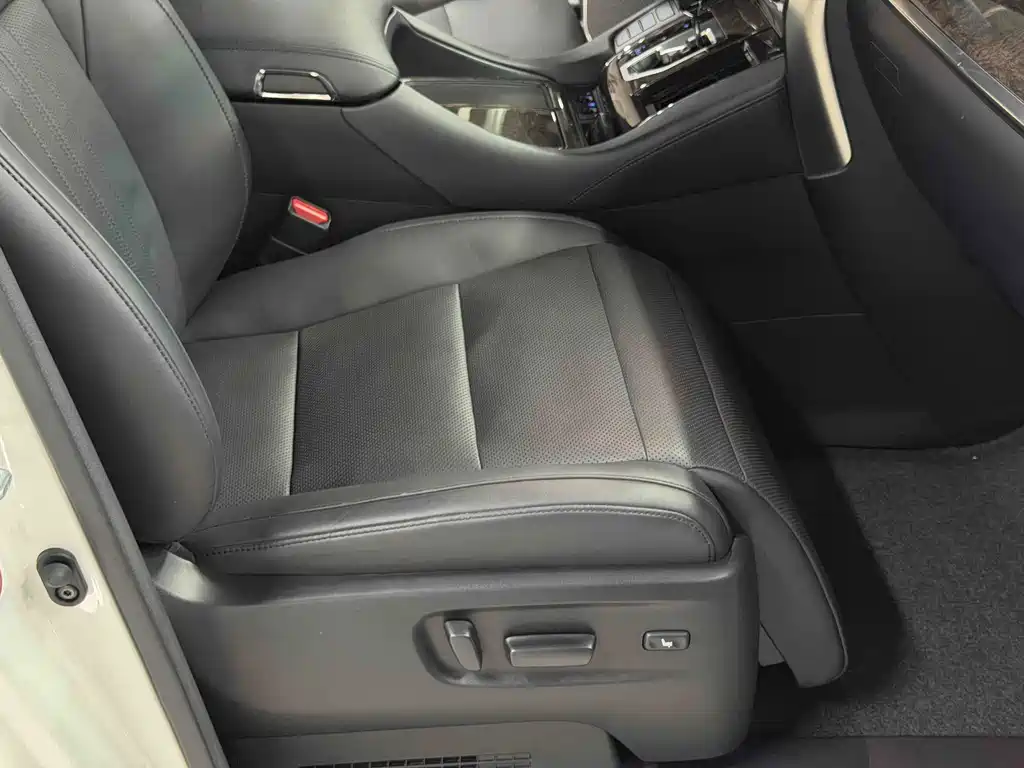 Toyota Alphard — фото 18