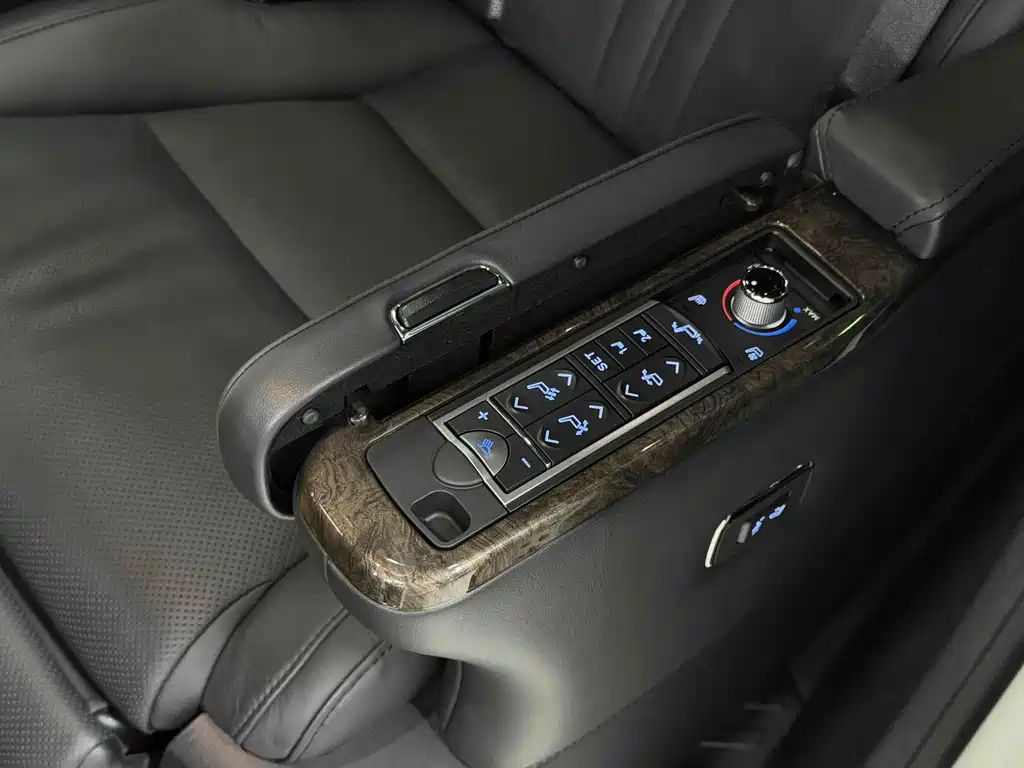 Toyota Alphard — фото 23