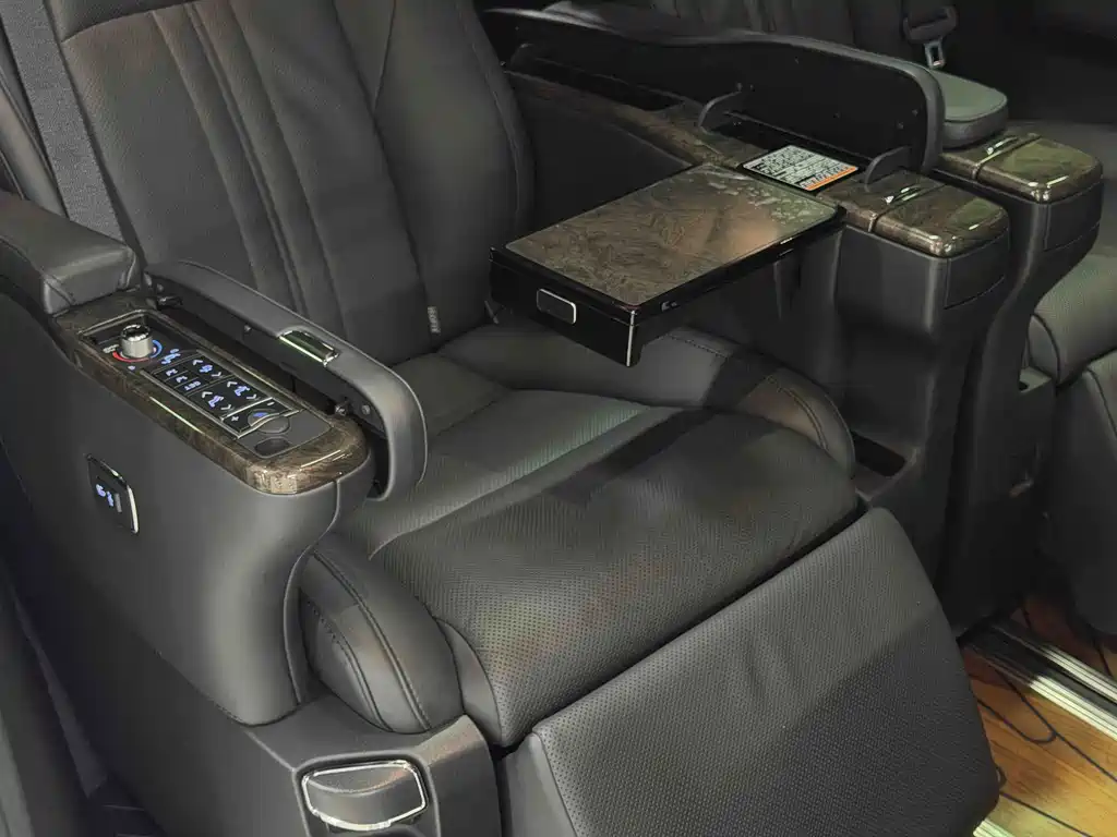 Toyota Alphard — фото 26