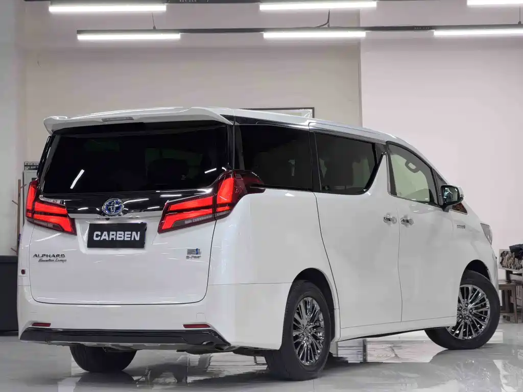 Toyota Alphard — фото 5