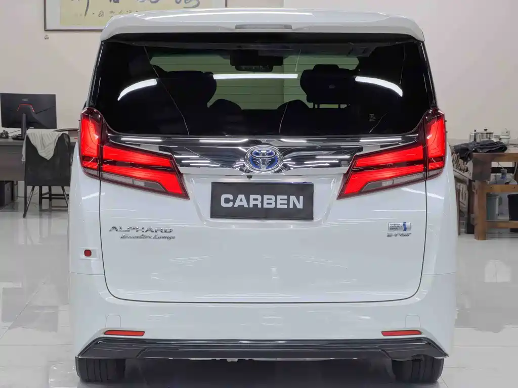 Toyota Alphard — фото 6