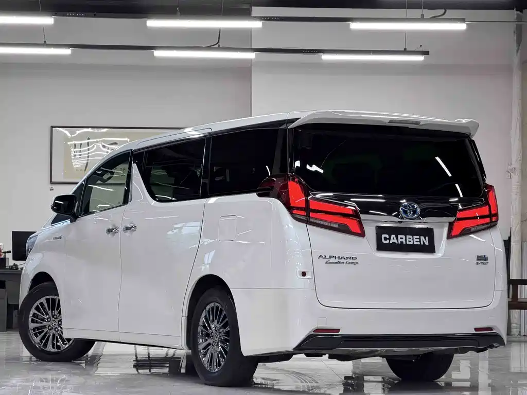 Toyota Alphard — фото 7
