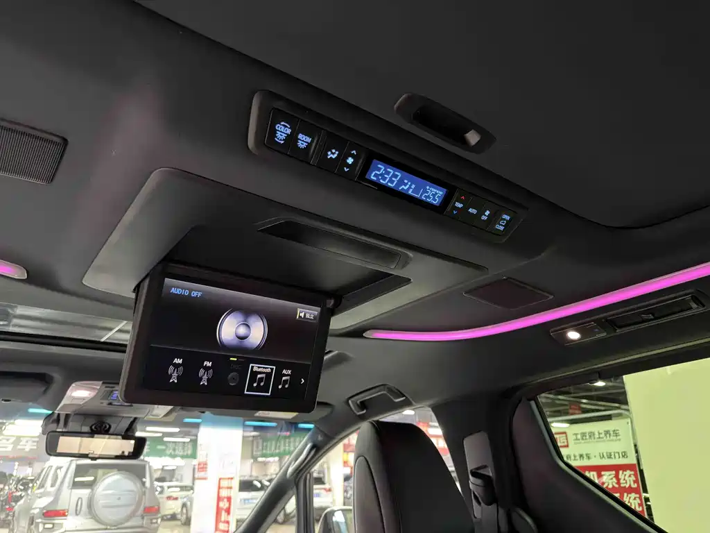 Toyota Alphard — фото 8