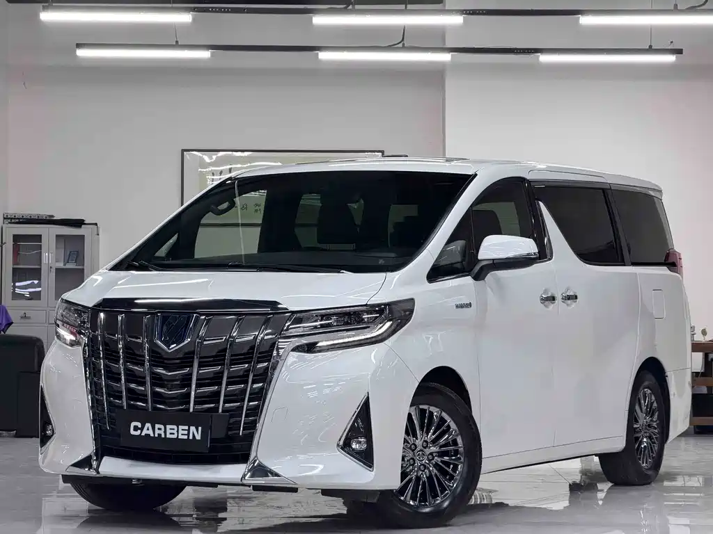 Toyota Alphard — фото 1