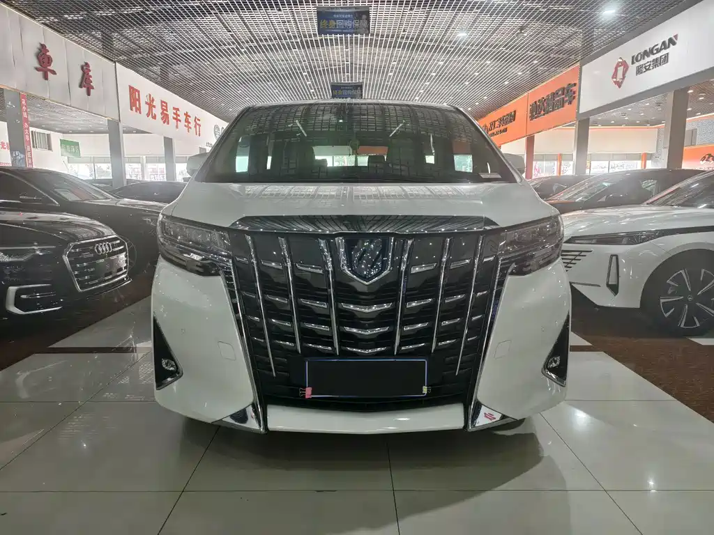 Toyota Alphard — фото 2