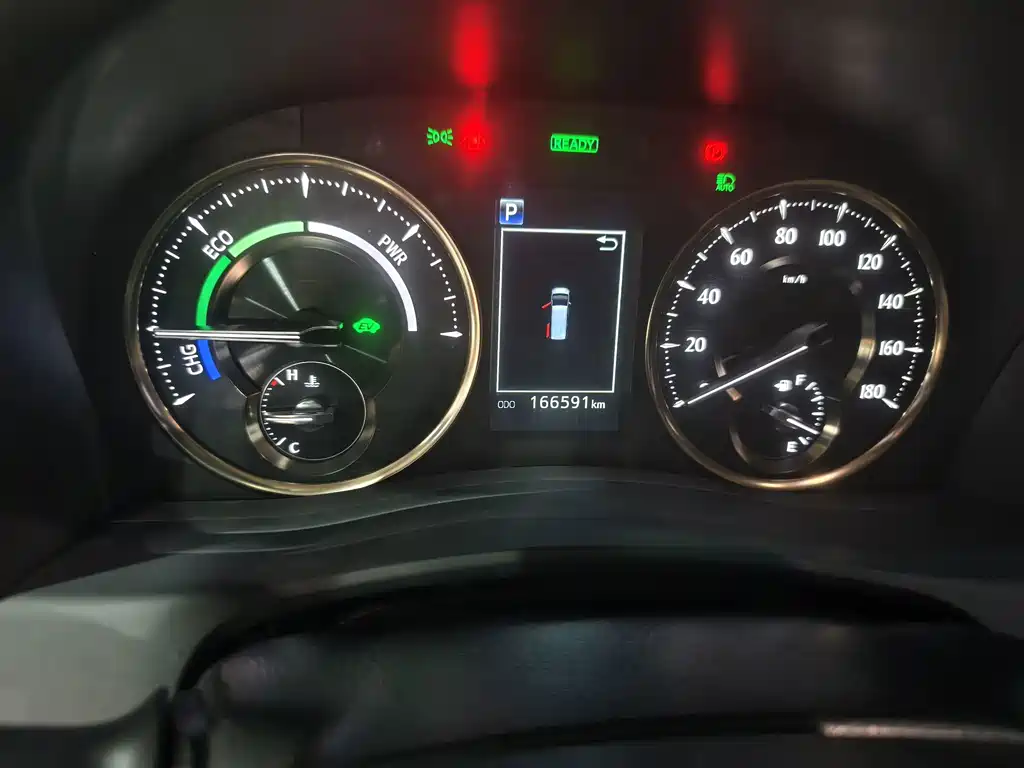 Toyota Alphard — фото 11