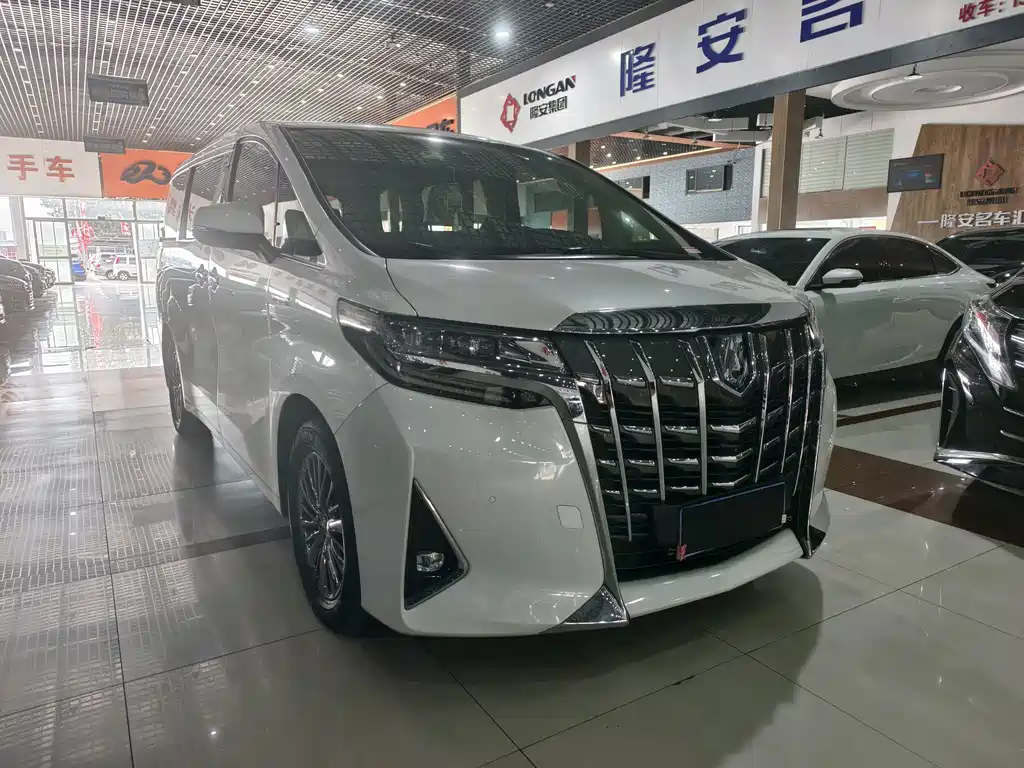 Toyota Alphard — фото 3