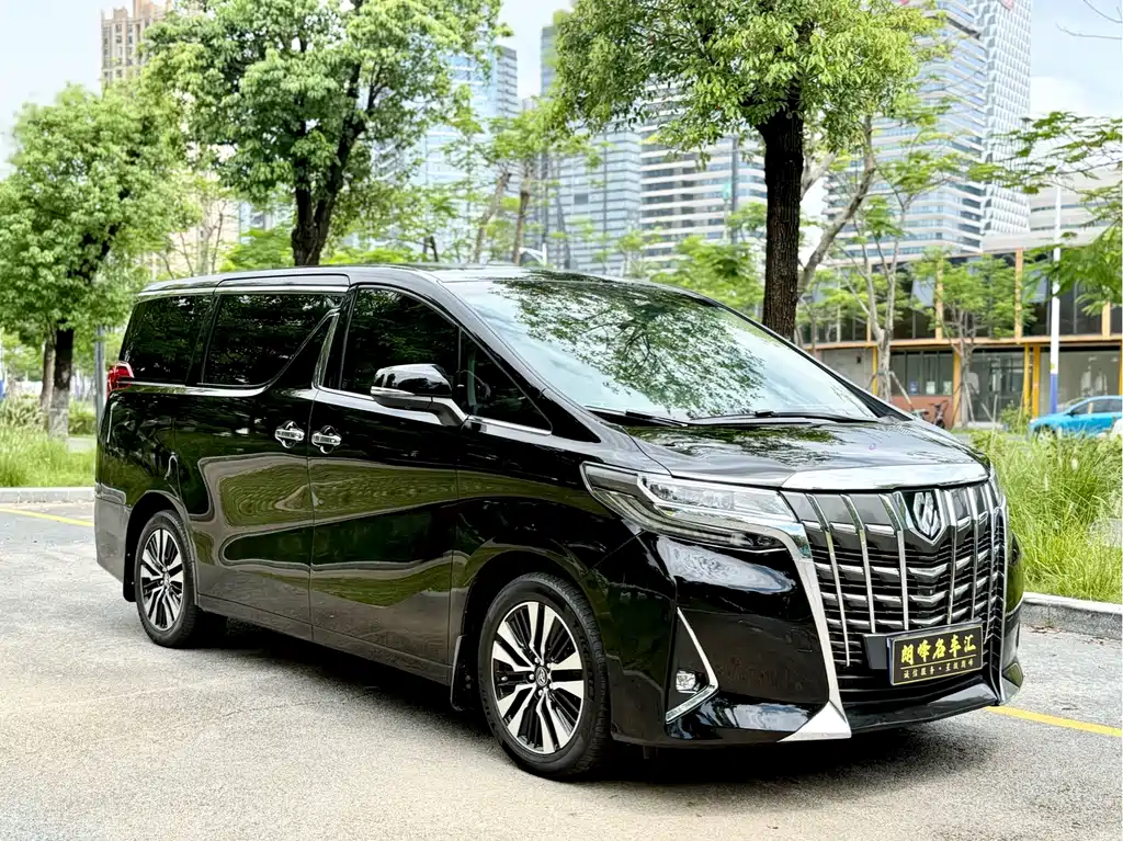 Toyota Alphard — фото 3