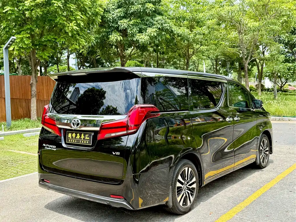 Toyota Alphard — фото 6