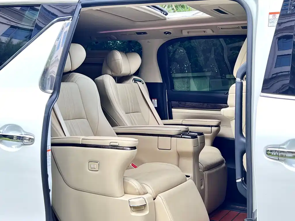 Toyota Alphard — фото 15