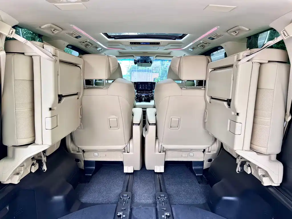 Toyota Alphard — фото 20