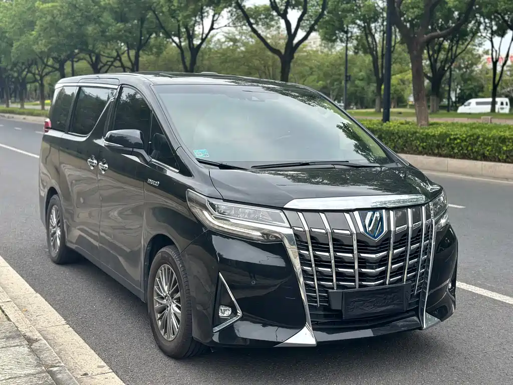 Toyota Alphard — фото 3